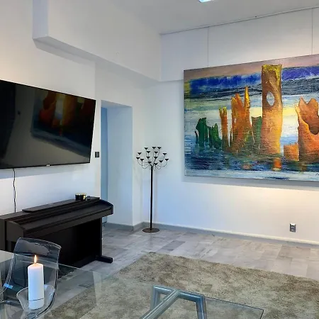 Stay, Work, Meet In Creative Space In Centrum